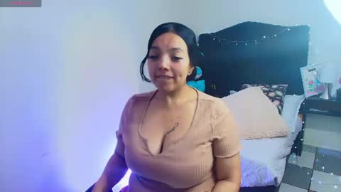 Snapshot of loren_44tits chatting on 9, 6, 2026 Loren online show from 9, 6, 2026