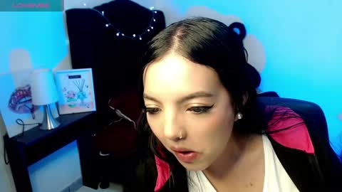 Snapshot of loren_44tits chatting on 9, 7, 2026 Loren online show from 9, 7, 2026