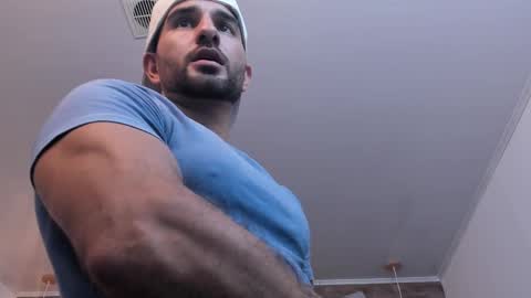  L O R E N Z O  Thumbs Up help  online show from 8, 3, 2025