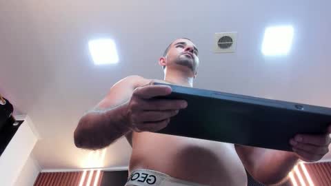  L O R E N Z O  Thumbs Up help  online show from 30, 9, 2025