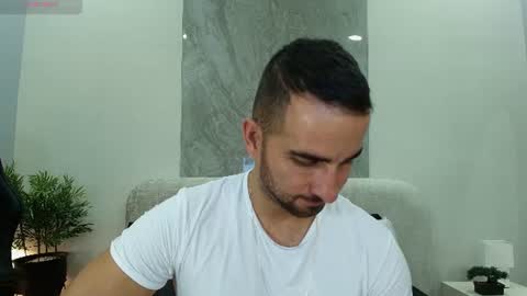 Snapshot of lorenzo_walker_ chatting on 7, 7, 2026 L O R E N Z O Thumbs Up help online show from 7, 7, 2026