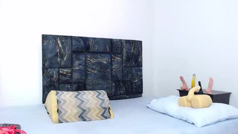 loretahorny online show from 8, 3, 2025