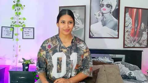 loretahorny online show from 25, 2, 2026