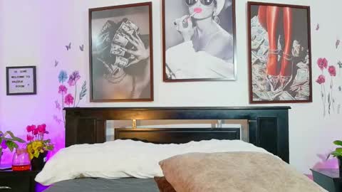 loretahorny online show from 25, 3, 2026