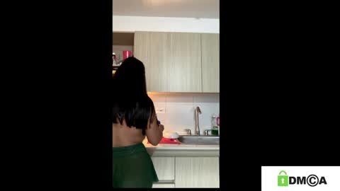 Queen Loreth online show from 15, 4, 2026