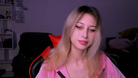 Snapshot of lori_meow chatting on 14, 10, 2025 Lori online show from 14, 10, 2025