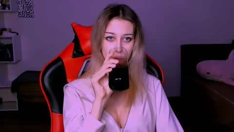 Snapshot of lori_meow chatting on 18, 10, 2025 Lori online show from 18, 10, 2025