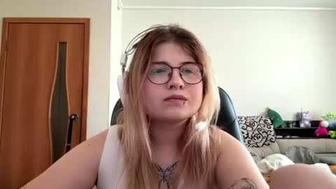 Snapshot of lorrainepurkiss chatting on 15, 6, 2026 Stasha online show from 15, 6, 2026