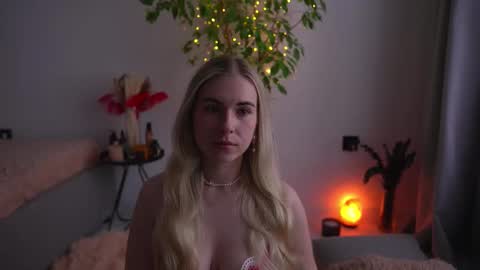 Lorrie online show from 14, 9, 2025