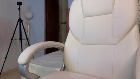 Snapshot of lou_rosse chatting on 19, 12, 2024  Lou Rosse  online show from 19, 12, 2024