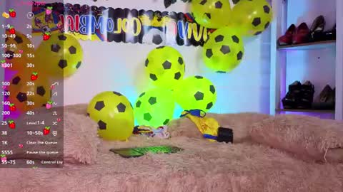 Snapshot of louise_nails chatting on 4, 7, 2026 LouIse online show from 4, 7, 2026