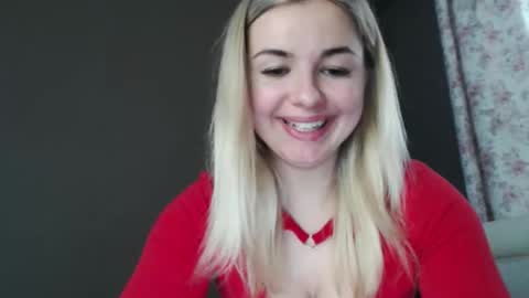 Snapshot of love_dom_meg chatting on 8, 4, 2026 Megane online show from 8, 4, 2026
