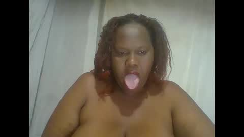 Snapshot of lovebigmelon chatting on 30, 10, 2025 Lynn online show from 30, 10, 2025