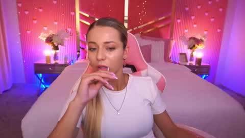 Snapshot of loveedove chatting on 16, 7, 2026 loveedove online show from 16, 7, 2026
