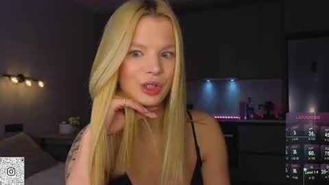 Snapshot of lovely_babyy chatting on 31, 5, 2026 Jenny online show from 31, 5, 2026