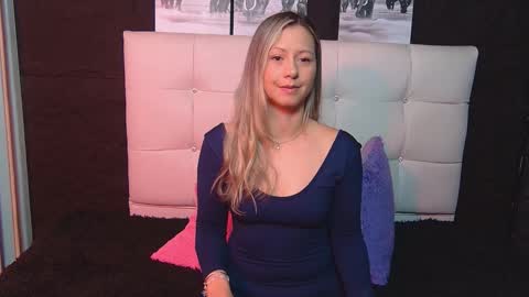 Snapshot of lovely_chloe19 chatting on 18, 11, 2025 Chloe online show from 18, 11, 2025