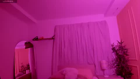 Snapshot of lovely_emma18 chatting on 14, 7, 2026 Emma online show from 14, 7, 2026