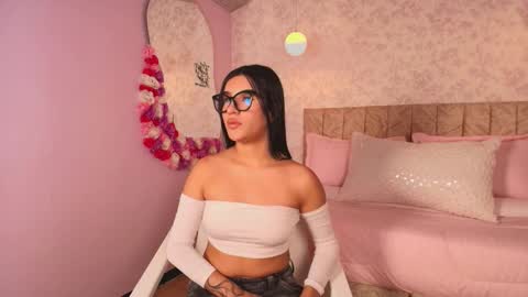lovely_julls online show from 11, 2, 2026