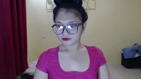 Snapshot of lovely_laura09 chatting on 8, 12, 2024 Lovely Laura online show from 8, 12, 2024