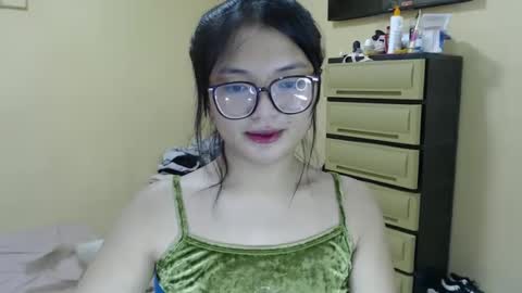 Snapshot of lovely_laura09 chatting on 10, 12, 2024 Lovely Laura online show from 10, 12, 2024