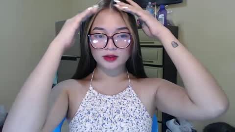 Snapshot of lovely_laura09 chatting on 5, 1, 2025 Lovely Laura online show from 5, 1, 2025