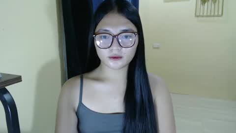 Snapshot of lovely_laura09 chatting on 12, 3, 2025 Lovely Laura online show from 12, 3, 2025