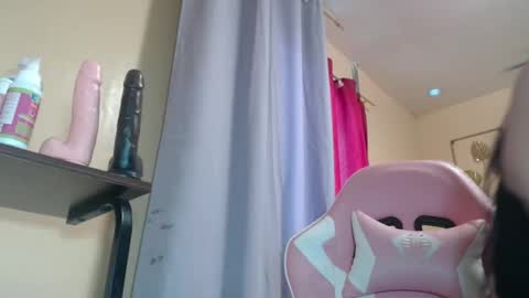Snapshot of lovely_laura09 chatting on 15, 9, 2025 Lovely Laura online show from 15, 9, 2025