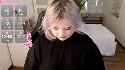 lovely_leilla online show from 6, 12, 2024