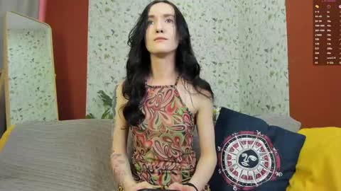 lovely_lo online show from 4, 6, 2026