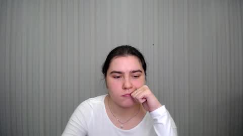 Snapshot of lovelyangel_xx chatting on 10, 12, 2024 lovelyangel_xx online show from 10, 12, 2024