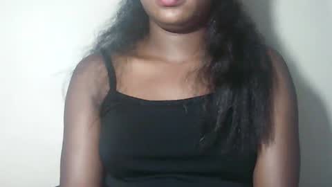 lovelylarra online show from 4, 4, 2026