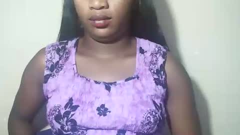 lovelylarra online show from 12, 4, 2026