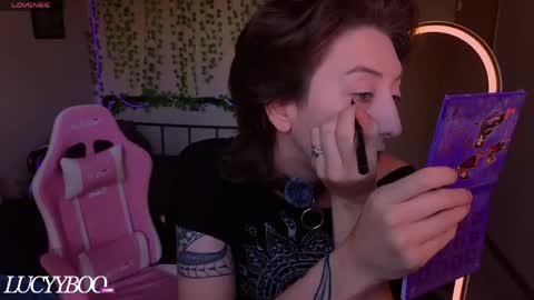lovelylittlelucyy online show from 31, 5, 2026