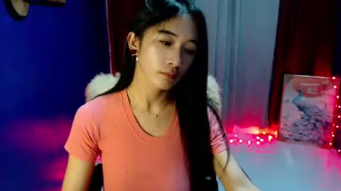 Snapshot of lovelypetite143 chatting on 19, 4, 2026 lovelypetite143 online show from 19, 4, 2026