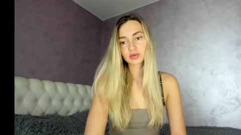 Lovely Rose online show from 5, 11, 2025
