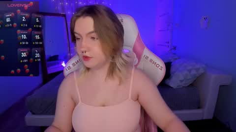 Snapshot of lovelyy_julia chatting on 25, 11, 2025 Julia online show from 25, 11, 2025