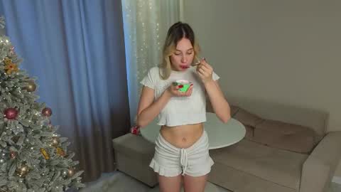 Snapshot of lovemilkymia chatting on 18, 1, 2026 Mia online show from 18, 1, 2026