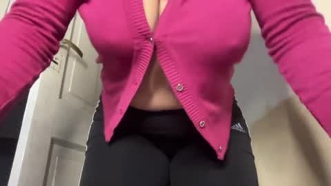 Snapshot of lovequinnn chatting on 29, 7, 2026 Love online show from 29, 7, 2026