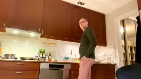 loveshine_ online show from 2, 3, 2025