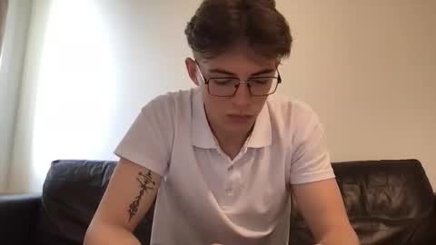 Snapshot of lovet1me chatting on 10, 5, 2026 luv online show from 10, 5, 2026