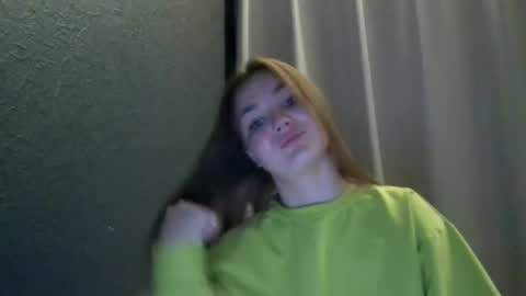 Snapshot of loviesimone chatting on 9, 10, 2025 loviesimone online show from 9, 10, 2025