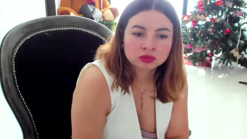luara__01__lecat_1 online show from 18, 12, 2025