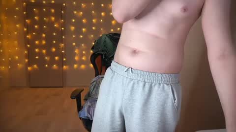 Snapshot of lucas_dany chatting on 10, 1, 2025 Lucas Gill online show from 10, 1, 2025