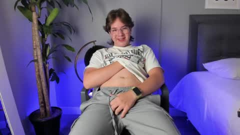 Snapshot of lucass_morales chatting on 2, 6, 2026 Lucas Morales online show from 2, 6, 2026