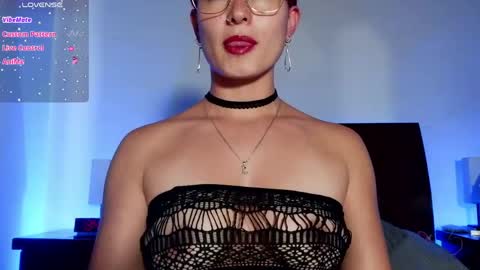 Snapshot of luccycollins_ chatting on 8, 6, 2026 Luccy online show from 8, 6, 2026
