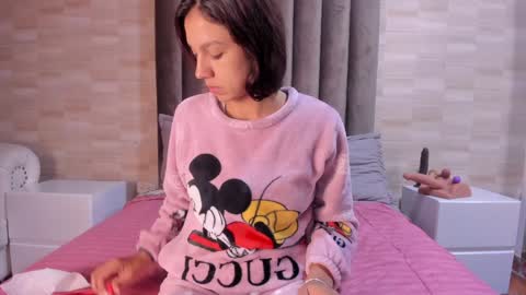 Luciana Ramirez  Sofia Collins online show from 6, 2, 2025