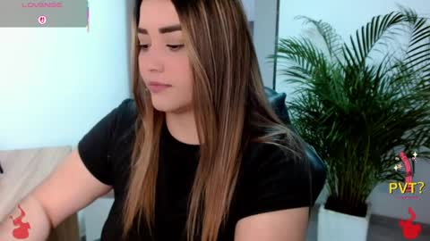 Snapshot of lucia_star_ chatting on 6, 4, 2026 lucia star online show from 6, 4, 2026