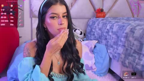 LuciaJhonnes online show from 9, 10, 2025