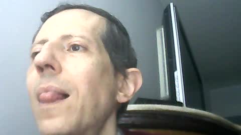 Snapshot of lucianoaxel chatting on 4, 8, 2026 Luciano online show from 4, 8, 2026
