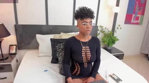  lucia wallace  online show from 5, 12, 2025